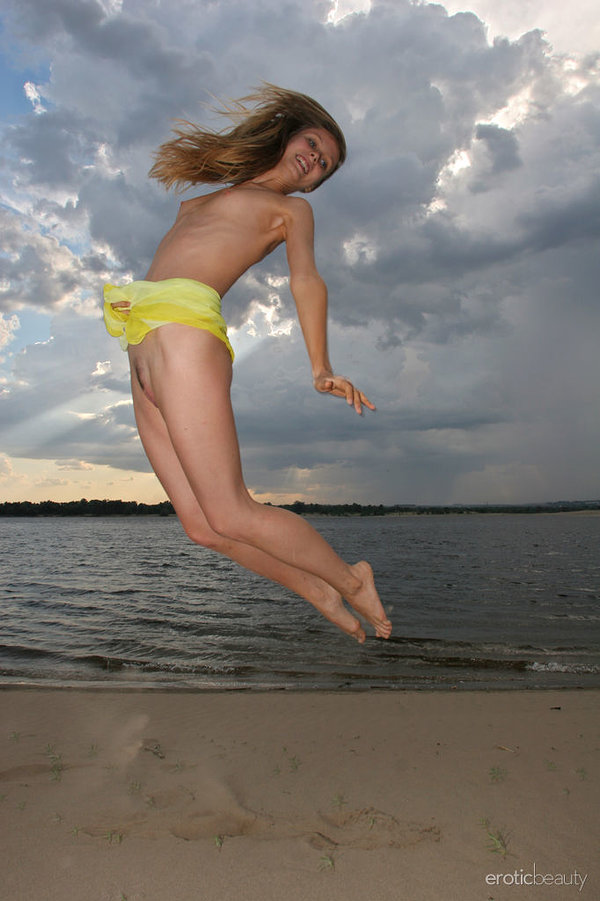 Оксана, 22 года, 1 размер груди